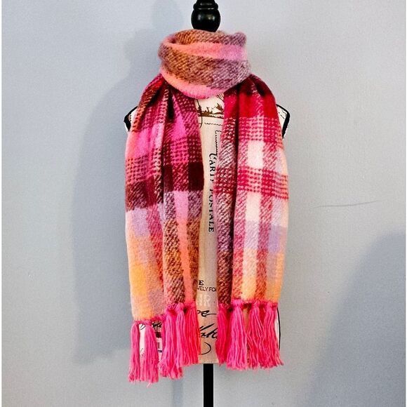 Vince Camuto, NWT shades of pink oversized scarf/wrap. - Picture 1 of 5